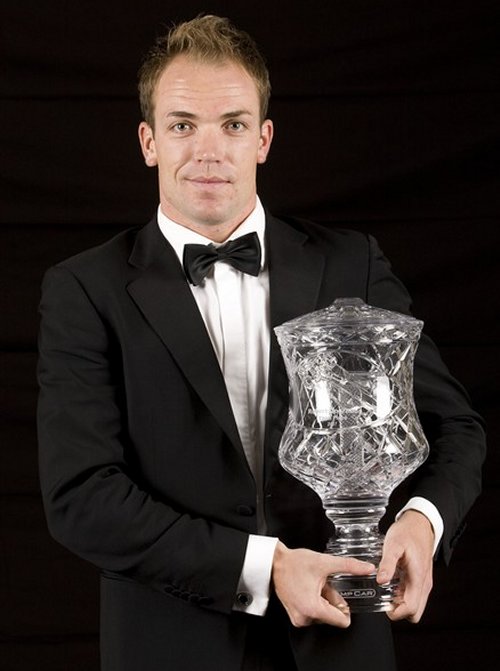 Robert Doornbos met de beker voor de derde plaats; Copyright CCWS 2007